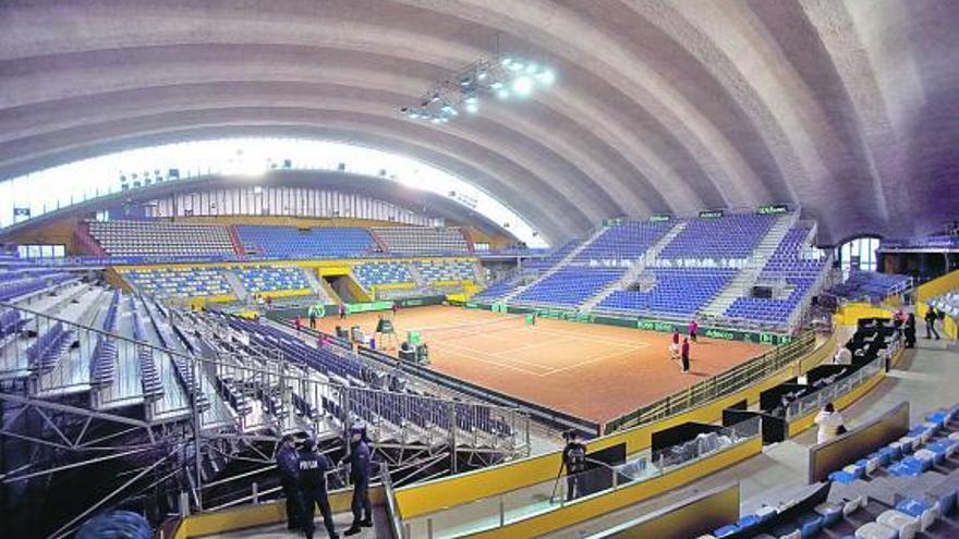 Una panorámica del Palacio de los Deportes, ayer, durante el entrenamiento de Almagro y Granollers.