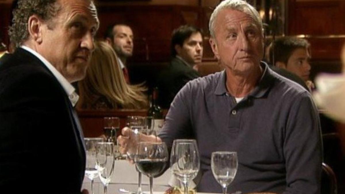 Johan Cruyff y Jorge Valdano durante el documental 'Gràcies Johan'