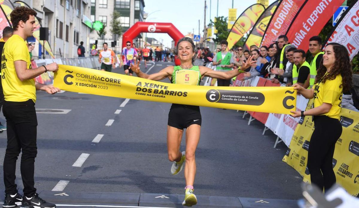 Nati García, ganadora en categoría femenina por delante de Mélanie Mariño. |  // V. ECHAVE