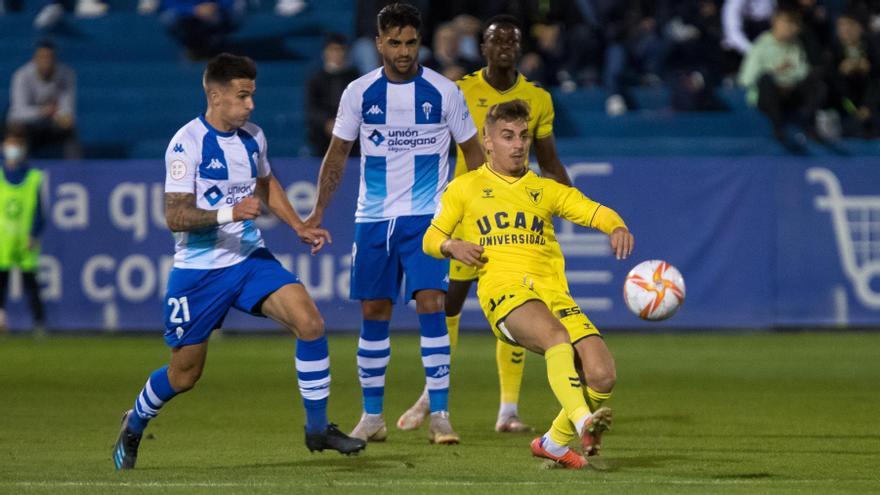 Alberto Fernández, en el partido ante el Alcoyano.