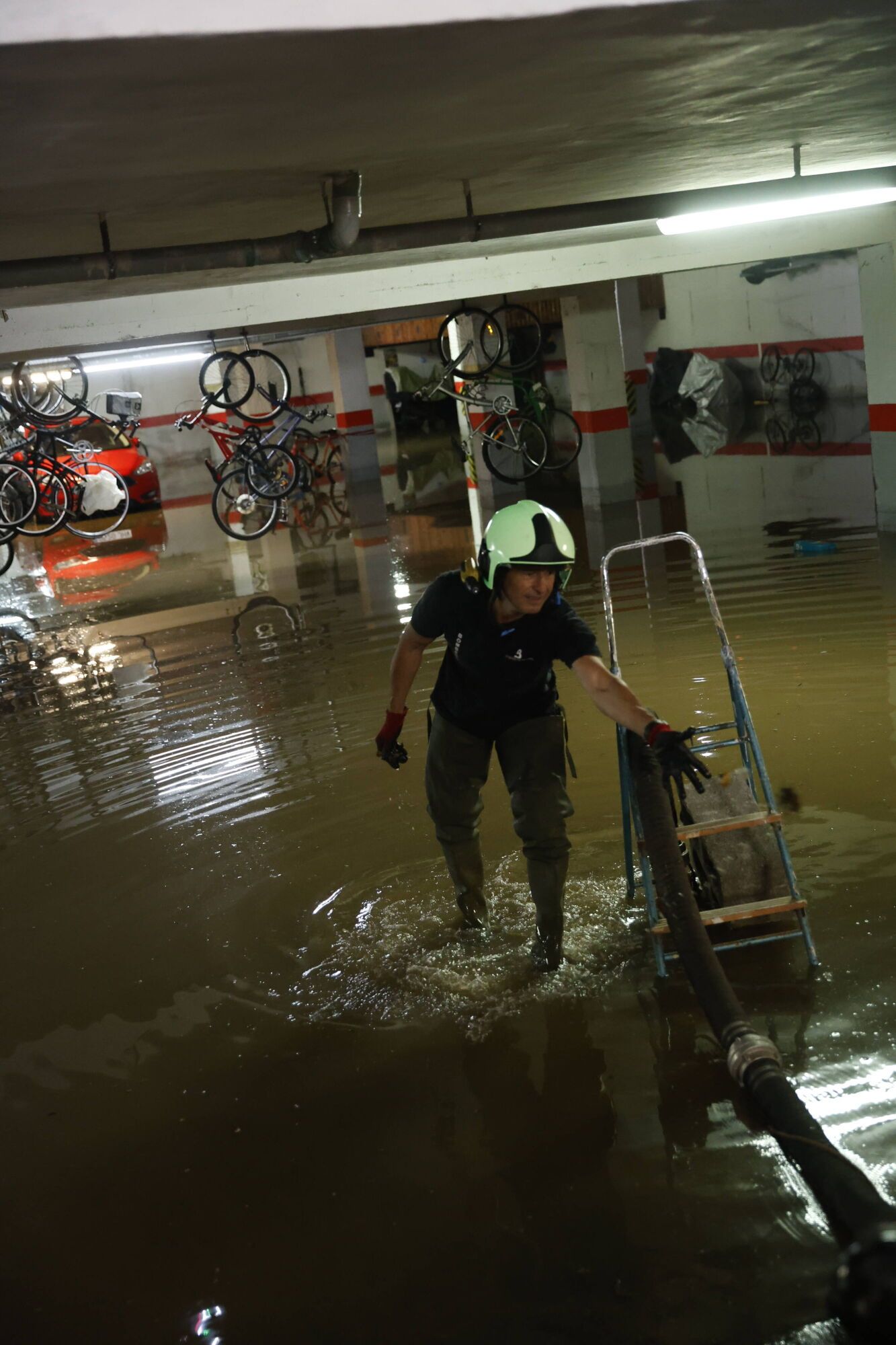 EN IMÁGENES: Caos en Colunga por las inundaciones de esta madrugada