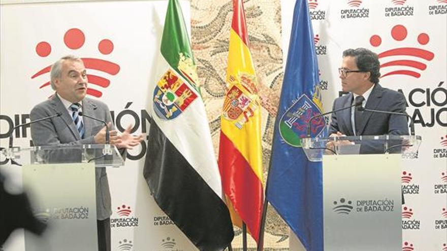 Fragoso y Gallardo, unidos para impulsar la escuela de idiomas en el hospital provincial de Badajoz