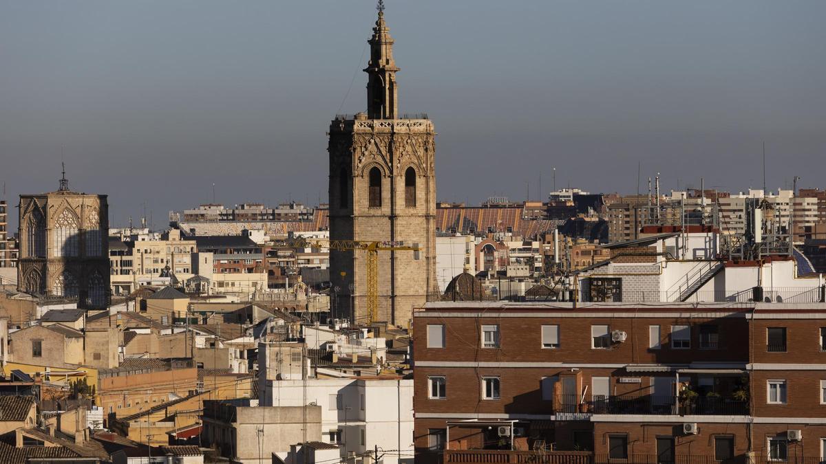 Contaminación sobre la ciudad de València en tiempos de anticiclón.