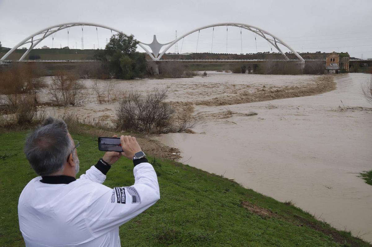 A.J.González Córdoba Borrasca Kristin temporal lluvia El cauce del Guadalquivir en Casillas