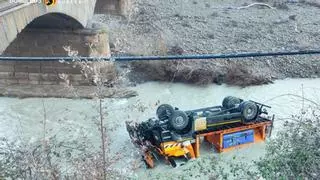 Una quitanieves se sale de la vía y cae desde una altura de 15 metros en Huesca
