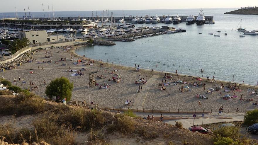 Port Adriano proyecta un chiringuito junto a la playa de El Toro, en Calvià