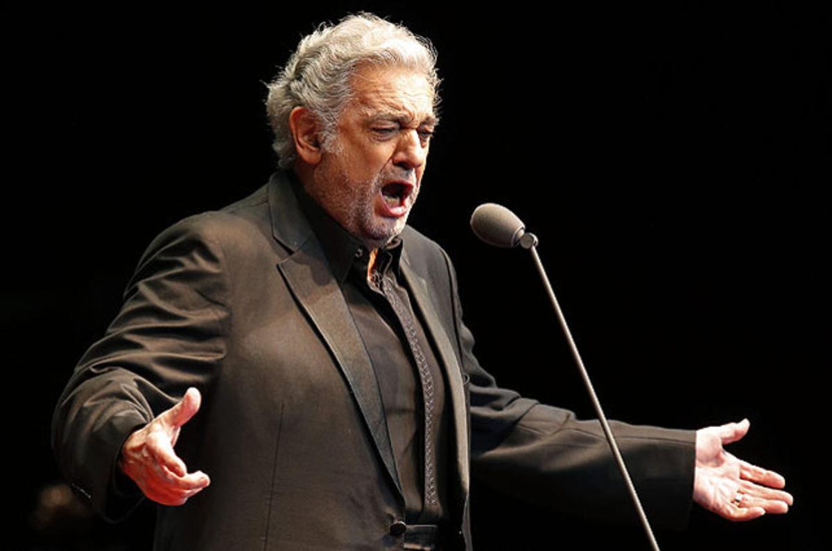 El tenor espanyol Plácido Domingo tanca la visita a Xile, després d’estrenar a l’òpera ’Il Postino’, amb un concert gratuït al Movistar Arena de Santiago de Xile.