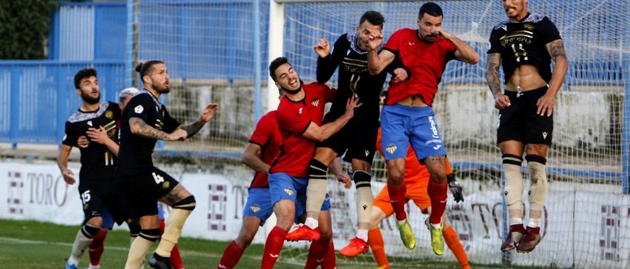 Jugadores del Intercity (con camiseta negra) esta temporada.