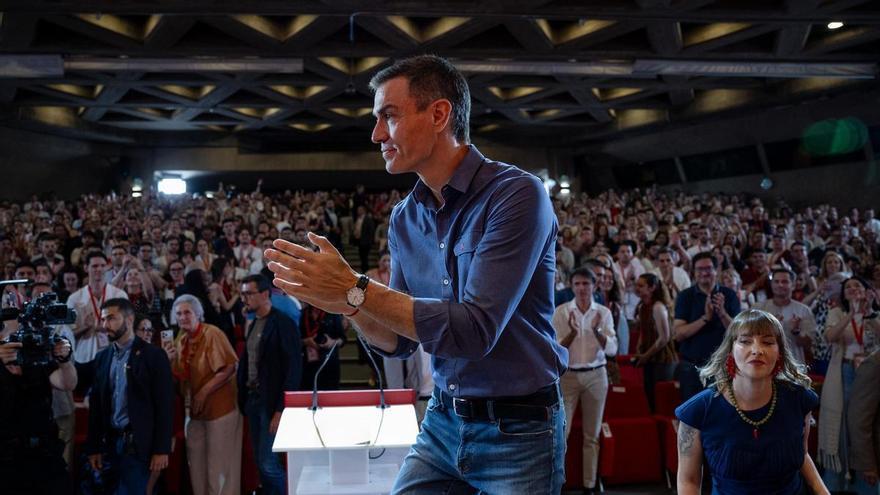SÁNCHEZ GOBIERNO ELECCIONES | Sánchez promete dar la batalla y pide tiempo: «Aunque maniobren, vamos a ir hasta 2027 y más allá»