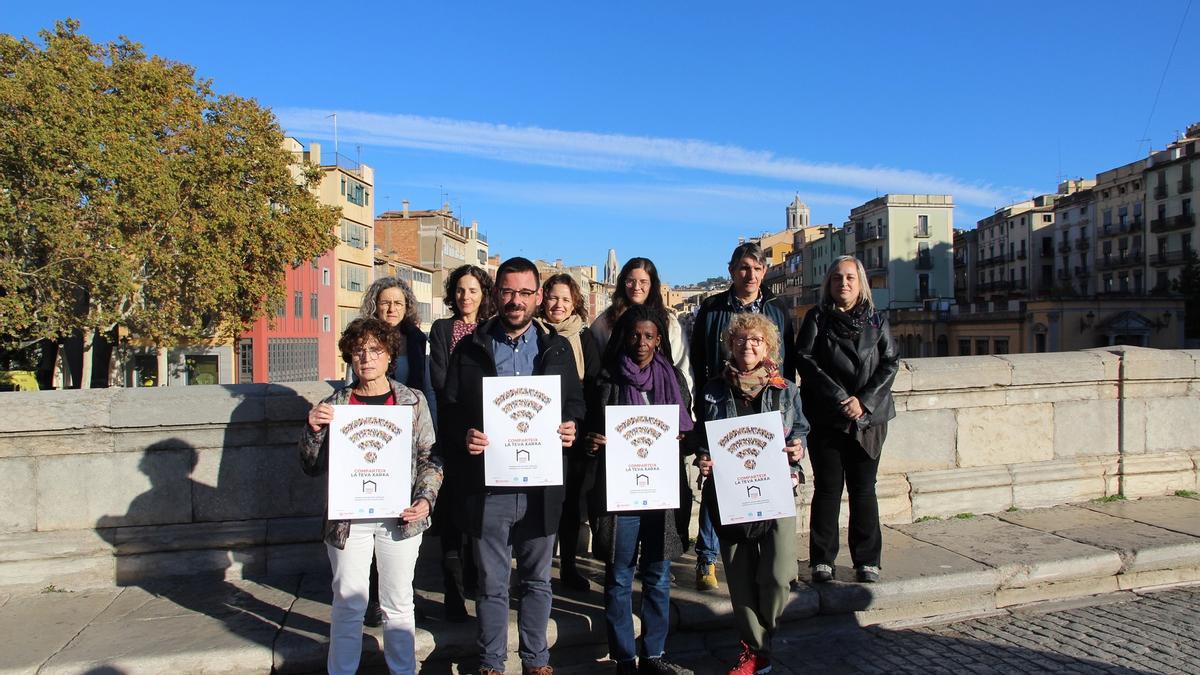 La presentació de la campanya, aquest matí al pont de Pedra de Girona.