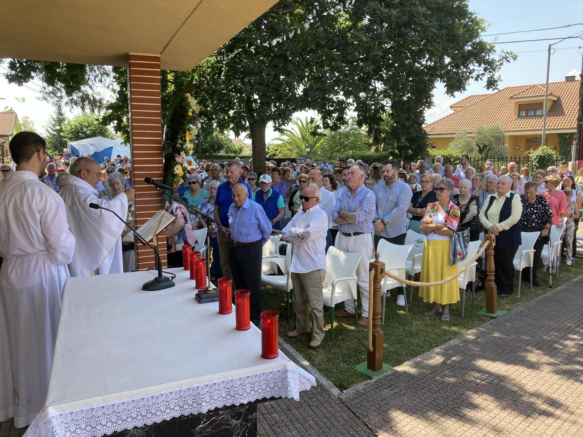 El Carbayu celebra su misa y su tradicional procesión que concluye con sorpresa: se presenta el nuevo himno en honor de Nuestra Señora del Buen Suceso