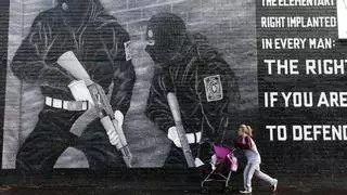 La policía norirlandesa archiva cientos de casos de los años del IRA tras la entrada en vigor de la ley de amnistía