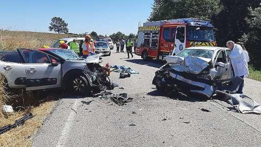 Ambos vehículos en el lugar del accidente. // FdV