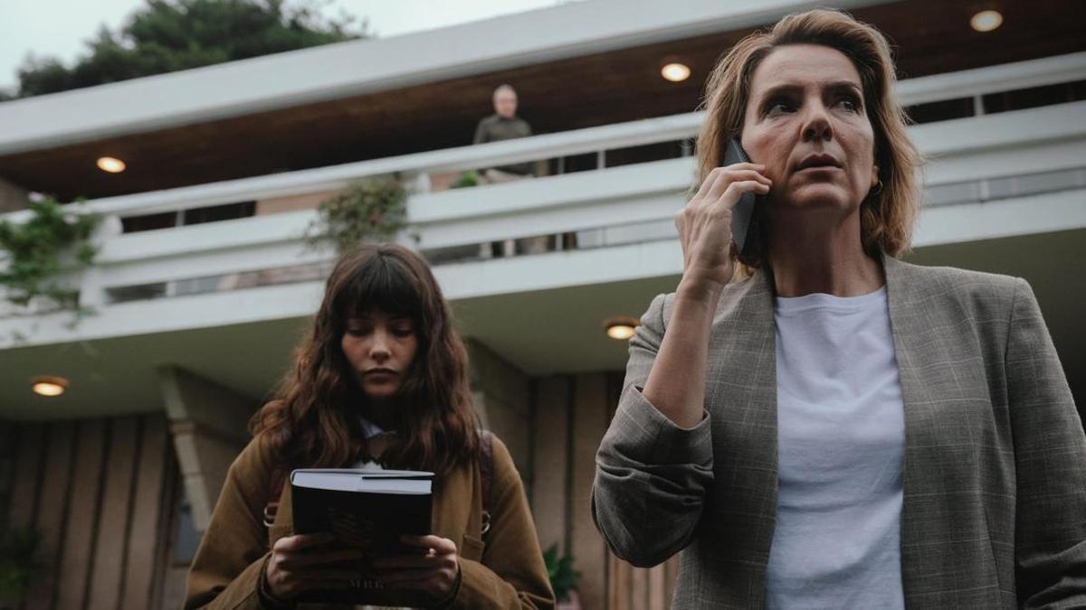 Eva Martín y Mireia Oriol, en la serie policíaca de Antena 3 ambientada en Galicia ‘Ágata y Lola’.