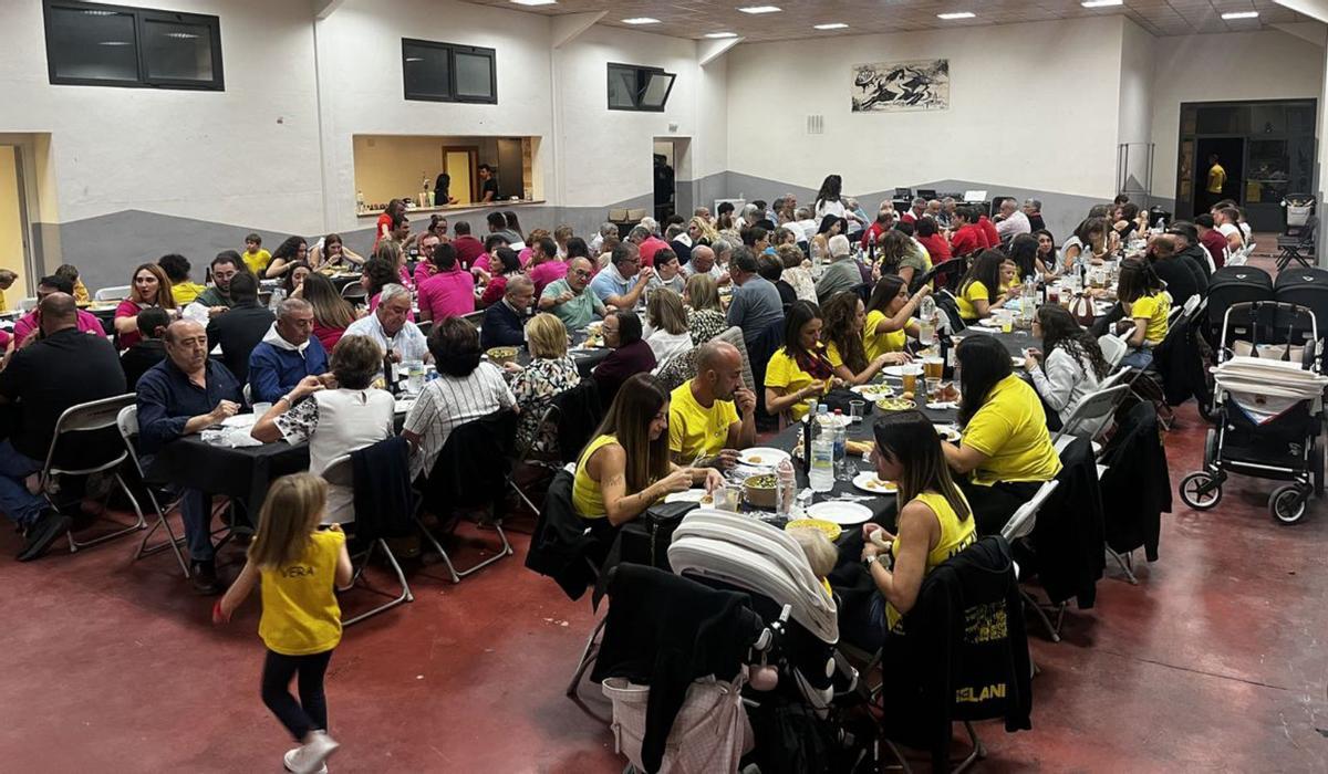 Los vecinos disfrutaron de almuerzos y comidas populares.