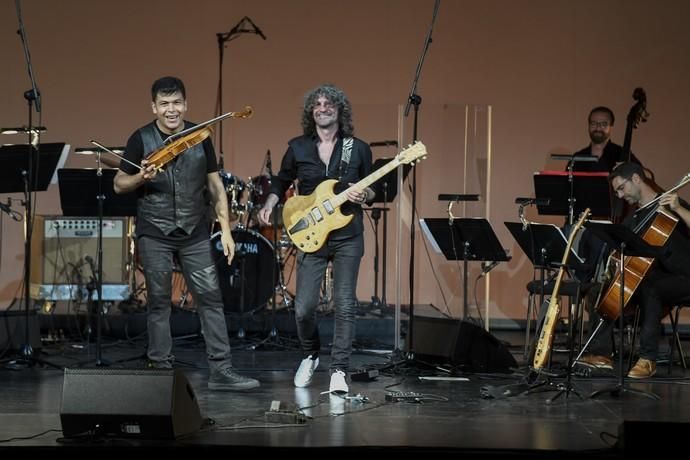 20-04-19 GENTE Y CULTURA. AUDITORIO ALFREDO KRAUS. LAS PALMAS DE GRAN CANARIA. Concierto Bach Rock. Clausura del International Bach Festival 2019 con un concierto de la orquesta del festival y el guitarrista Iñaki Antón, de Extremoduro  | 20/04/2019 | Fotógrafo: Juan Carlos Castro