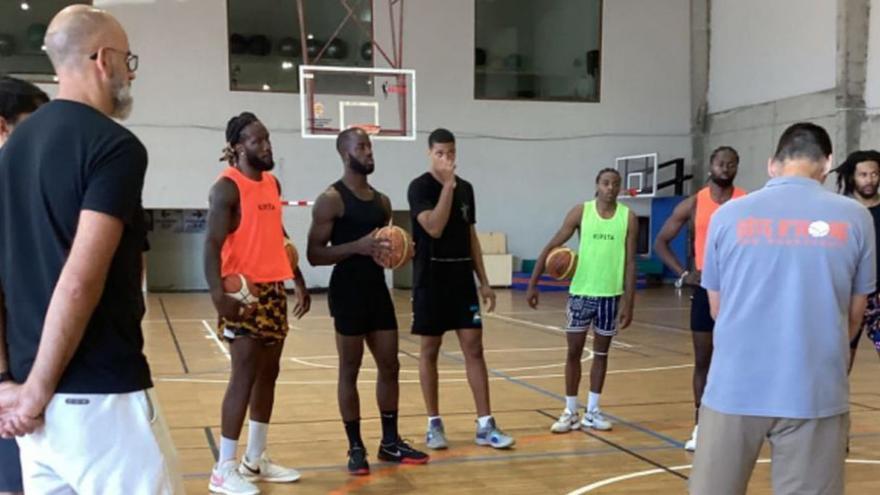 La selección de baloncesto de Costa de Marfil se prepara en Baiona para el mundial