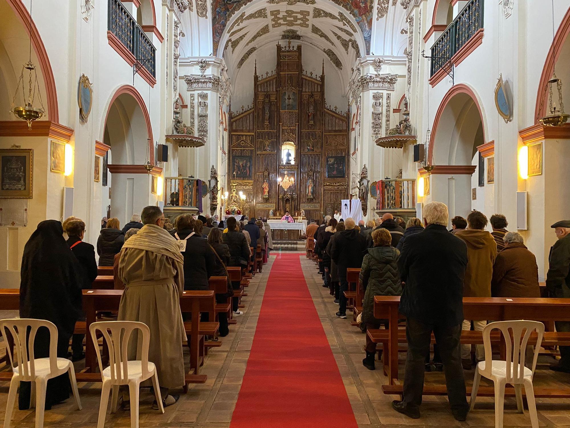 Las imágenes de la peregrinación cuaresmal de Vila-real a Torrehermosa, localidad natal de Sant Pasqual