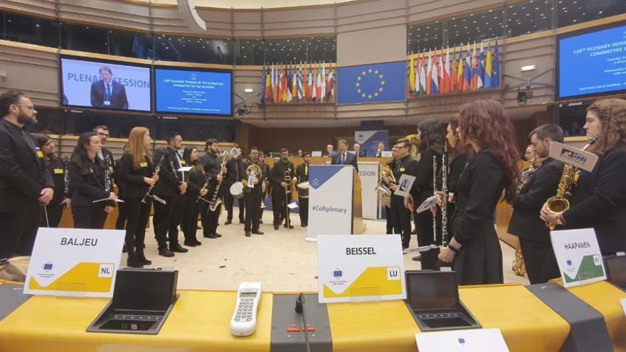 Puig, en el Comité de las Regiones en el que la joven banda sinfónica de la federación de sociedades musicales interpretó el himno de Europa.