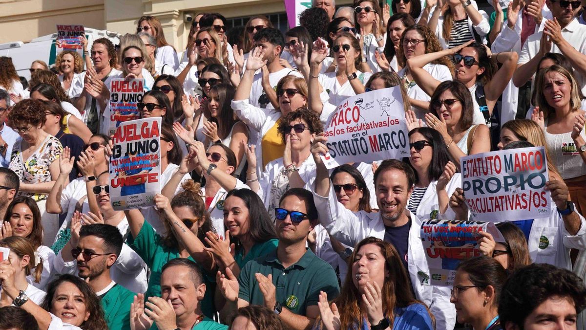 MLG 13-06-2025.-Concentración de médicos contra el borrador del Estatuto Marco del Ministerio de Sanidad, motivo por el que están convocados a la huelga nacional en esta jornada.