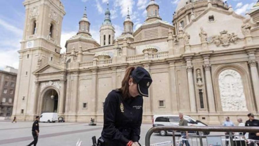 Los destrozos de la explosión de la Basílica del Pilar