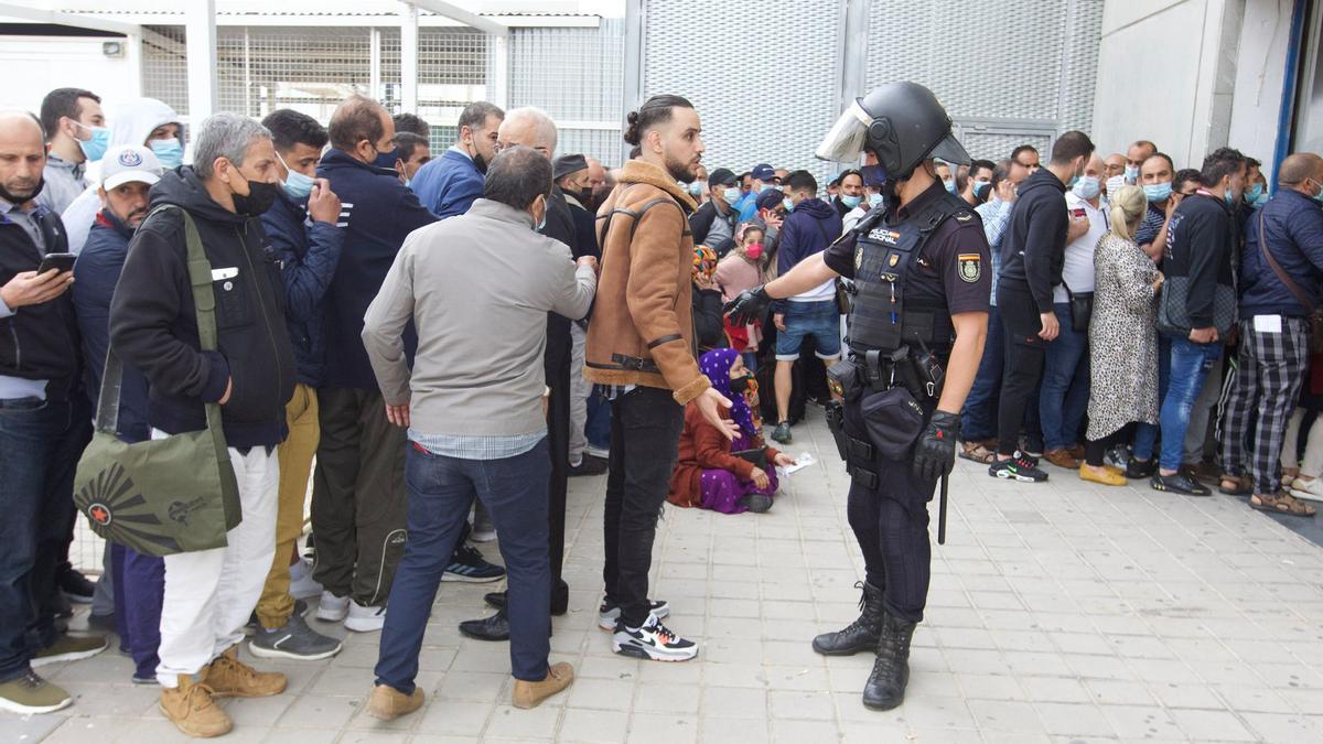 Las imágenes de los altercados en el Puerto de Alicante por el ferry a Orán