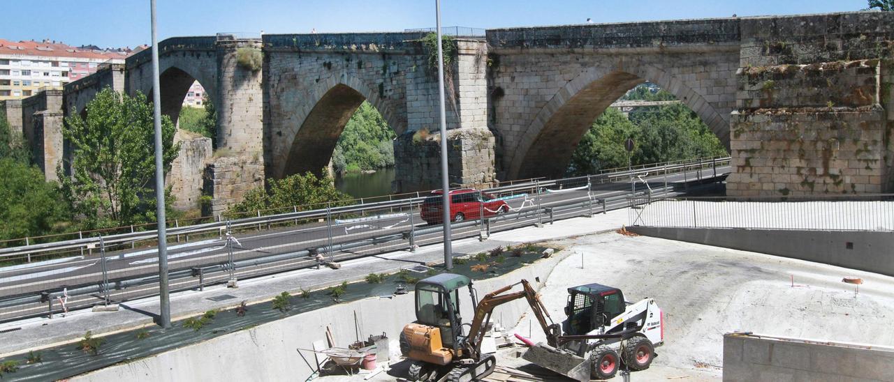 El avance de las obras en el entorno del Puente Viejo.  // IÑAKI OSORIO