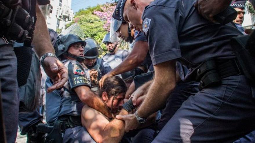 Violentos disturbios en una protesta contra el Mundial en Brasil