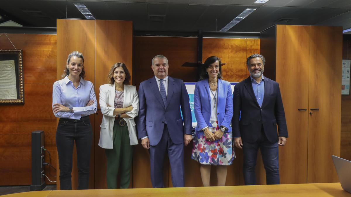 Silvia Tomás, Empar Martínez Bonafé, Fernando Canós, Elena Carrera y Fernando Ibáñez, los miembros del jurado de la segunda edición de los Premios Empresa y Sostenibilidad.