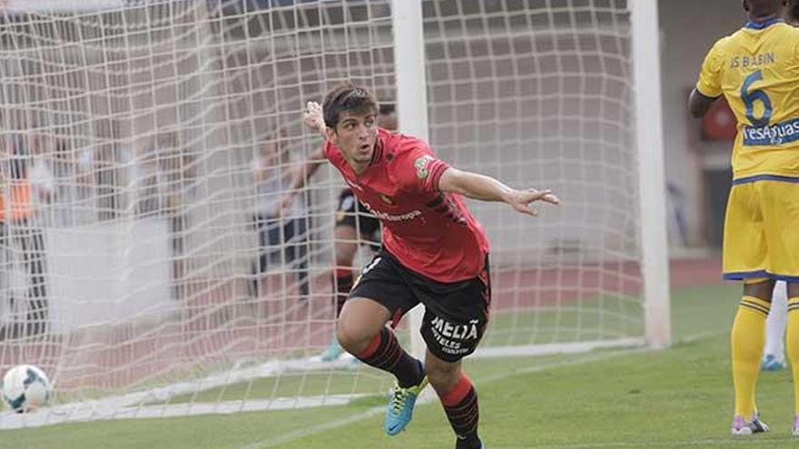 Gerard celebra un gol de rojillo.