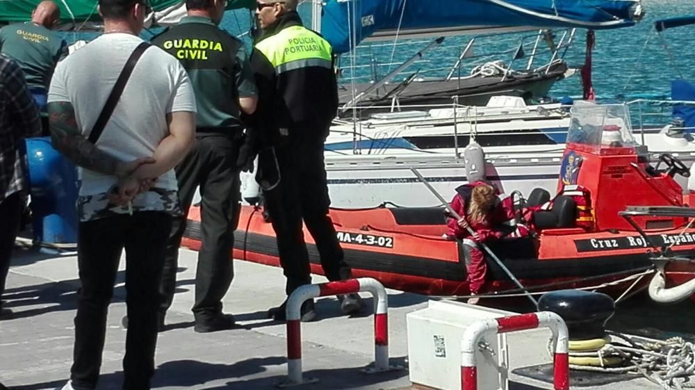 Buscan a una mujer en el agua en el Muelle Uno