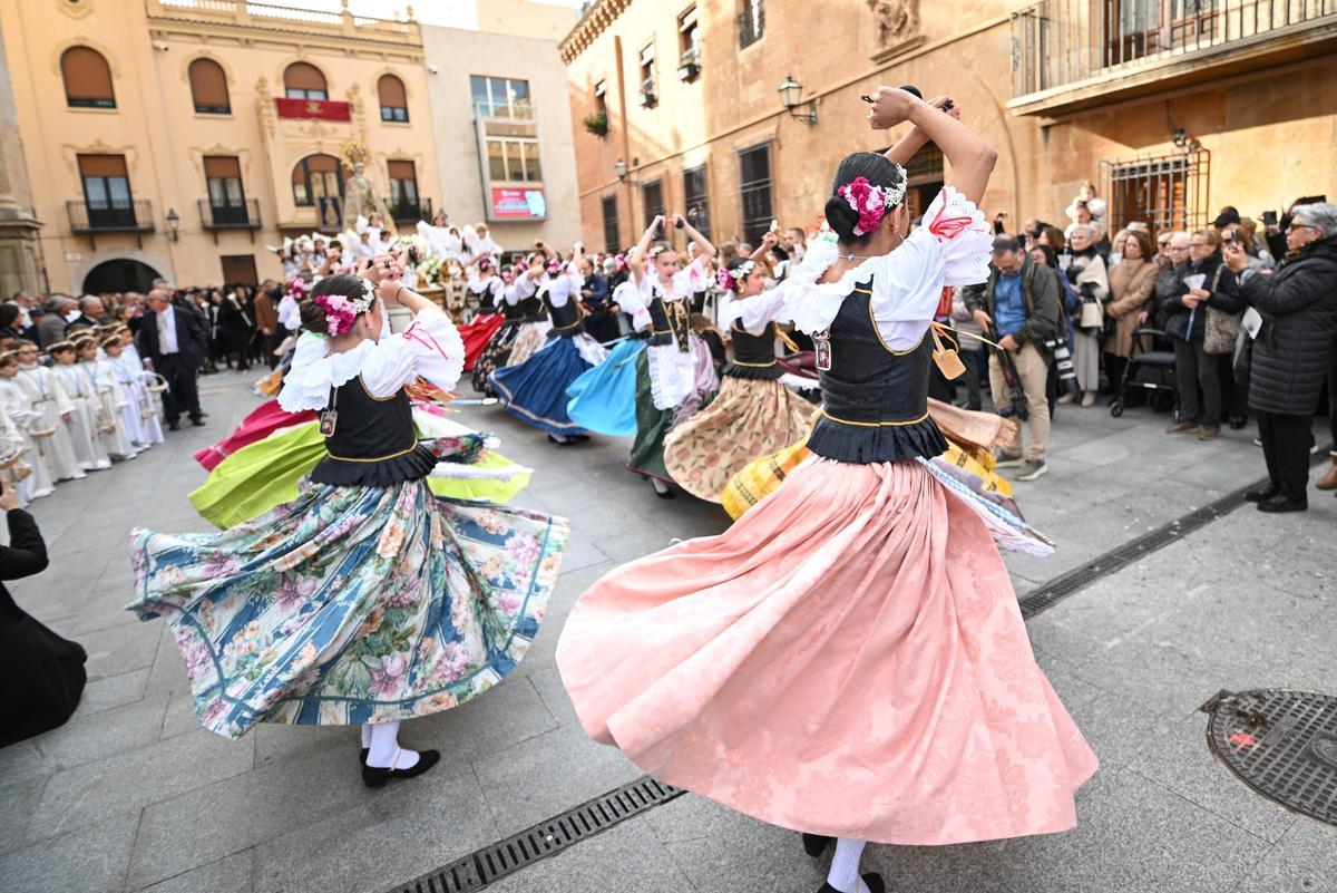 La procesión de la patrona de Elche en el 'Trono dels Angelets', en imágenes