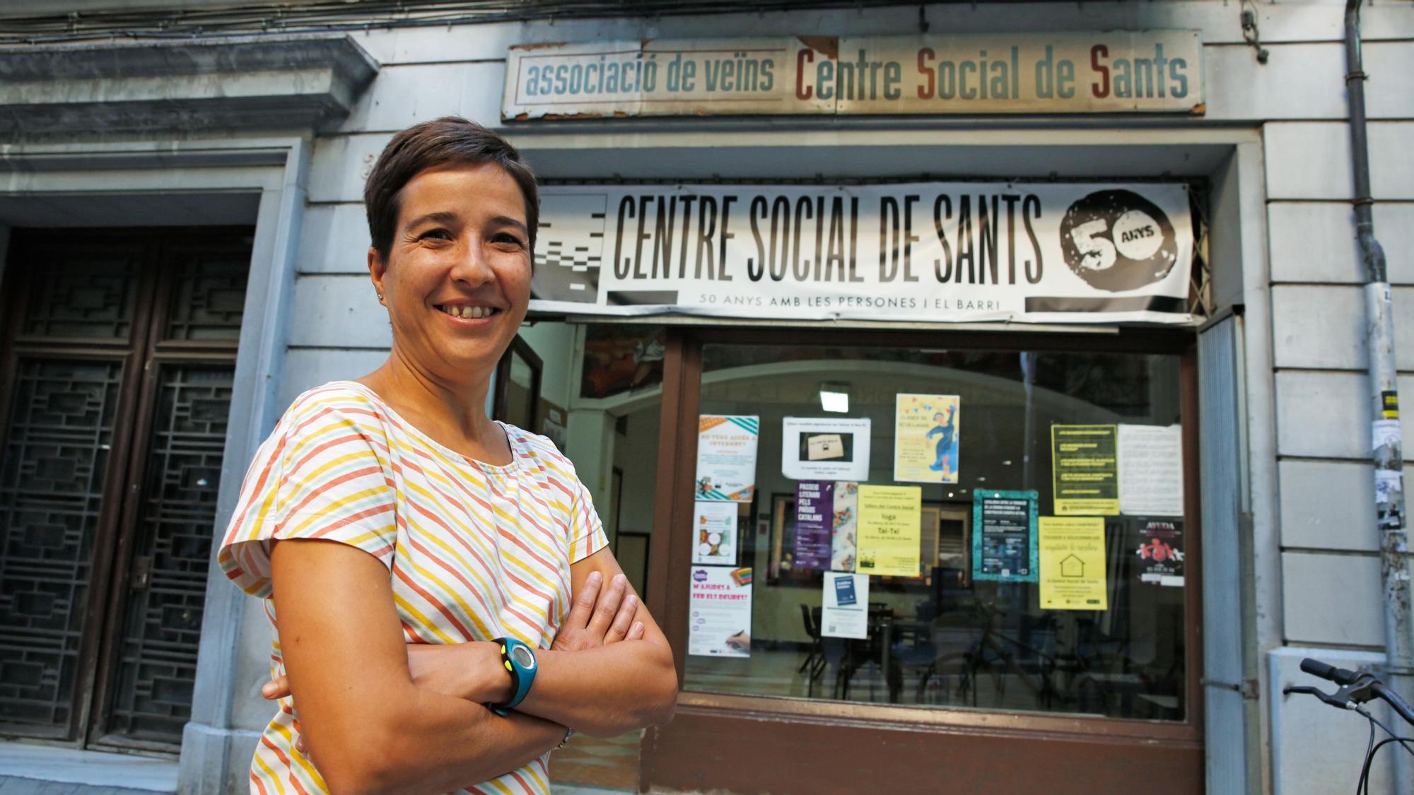 BARCELONA 2/09/2022  Entrevista a la nova presidenta del Centre Social de Sants, la Susanna Reigada, la primera dona que lidera aquesta Avv referent. Quedem a la seu de l'entitat. Olzinelles 30 Sants                          FOTO: ALVARO MONGE