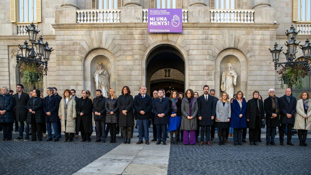 Minuto de silencio contra los últimos crímenes machistas cometidos en Barcelona.