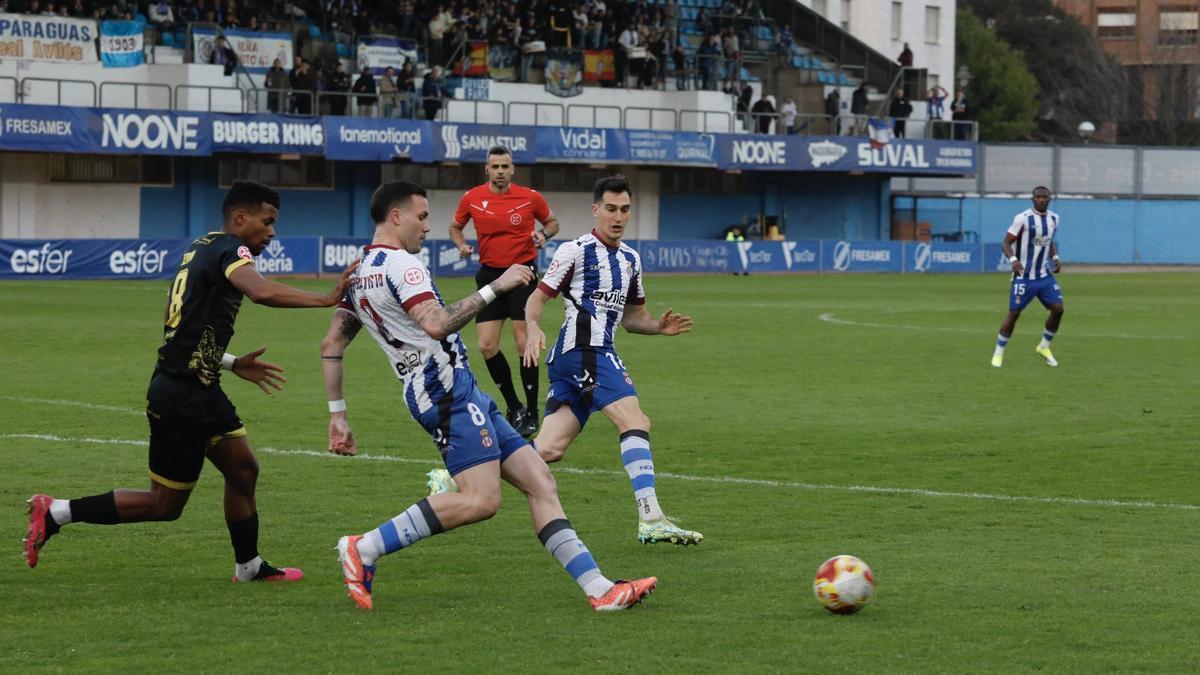 La victoria del Avilés ante el Ourense, en imágenes.
