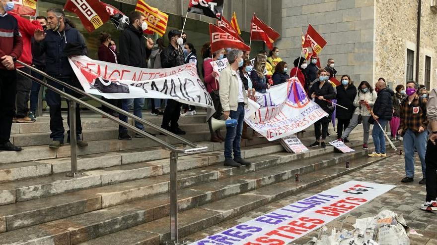 La protesta de les netejadores davant la seu de la Generalitat