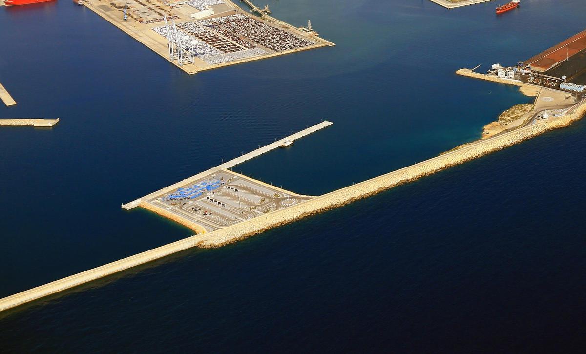 Panorámica del Moll de Balears del Port de Tarragona, en el que se instalará la operativa relacionada a la eólica flotante.