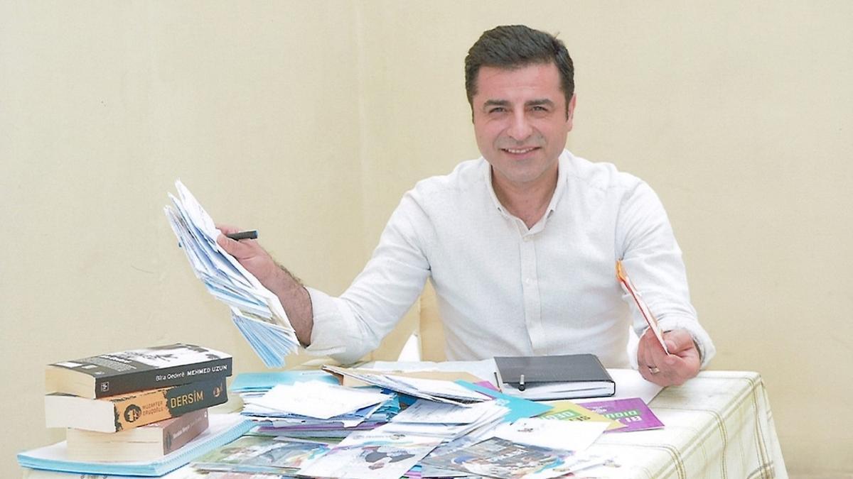 Selhehattin Demirtas escribe una carta desde la cárcel.