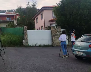 Los abuelos de los niños de la "casa de los horrores" de Oviedo se quedarán "a su lado"