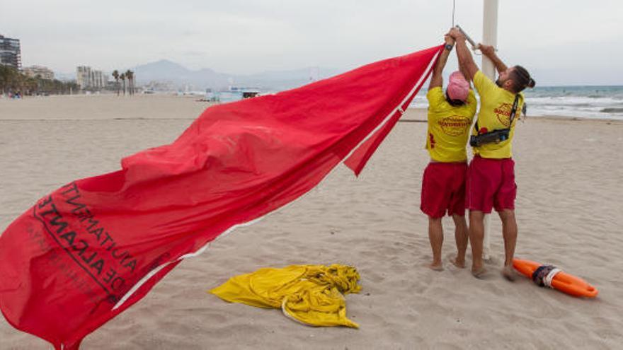 Caos de banderas en las playas