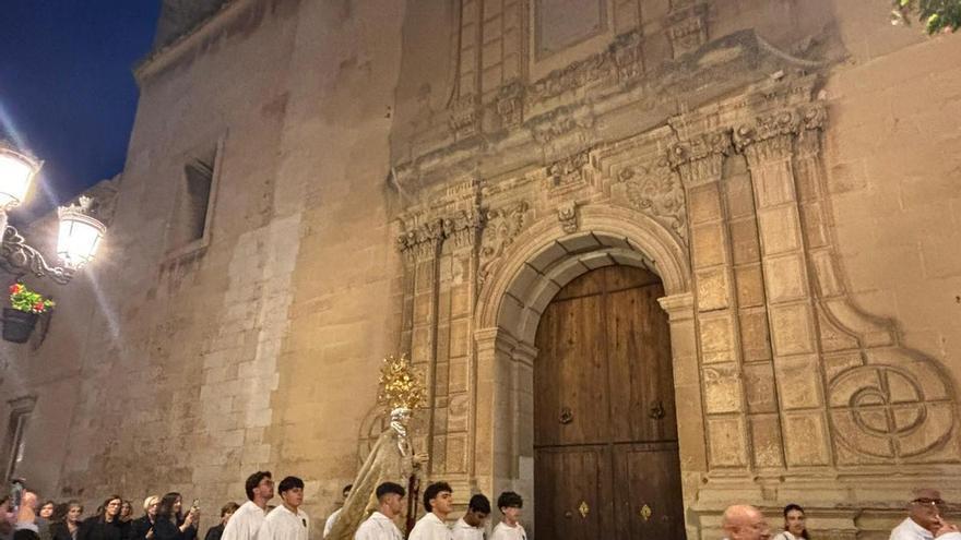 e: "Lo que no puede ser es que la basílica de Santa María esté llena de redes"