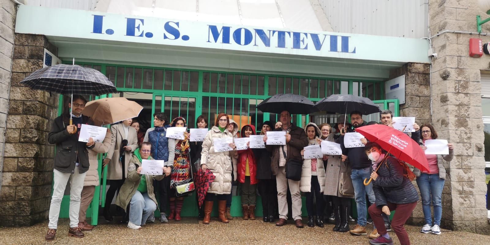 EN IMÁGENES: Decenas de profesores se manifiestan en Asturias contra la LOMLOE