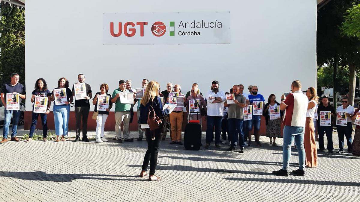 Concentración de UGT, este viernes, en Córdoba, en defensa de un trabajo decente.