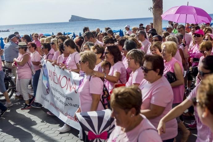 Marcha contra en cáncer de mama en Benidorm