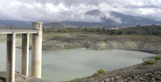 Los embalses de Málaga ya rozan los niveles de agua almacenada hace justo un año