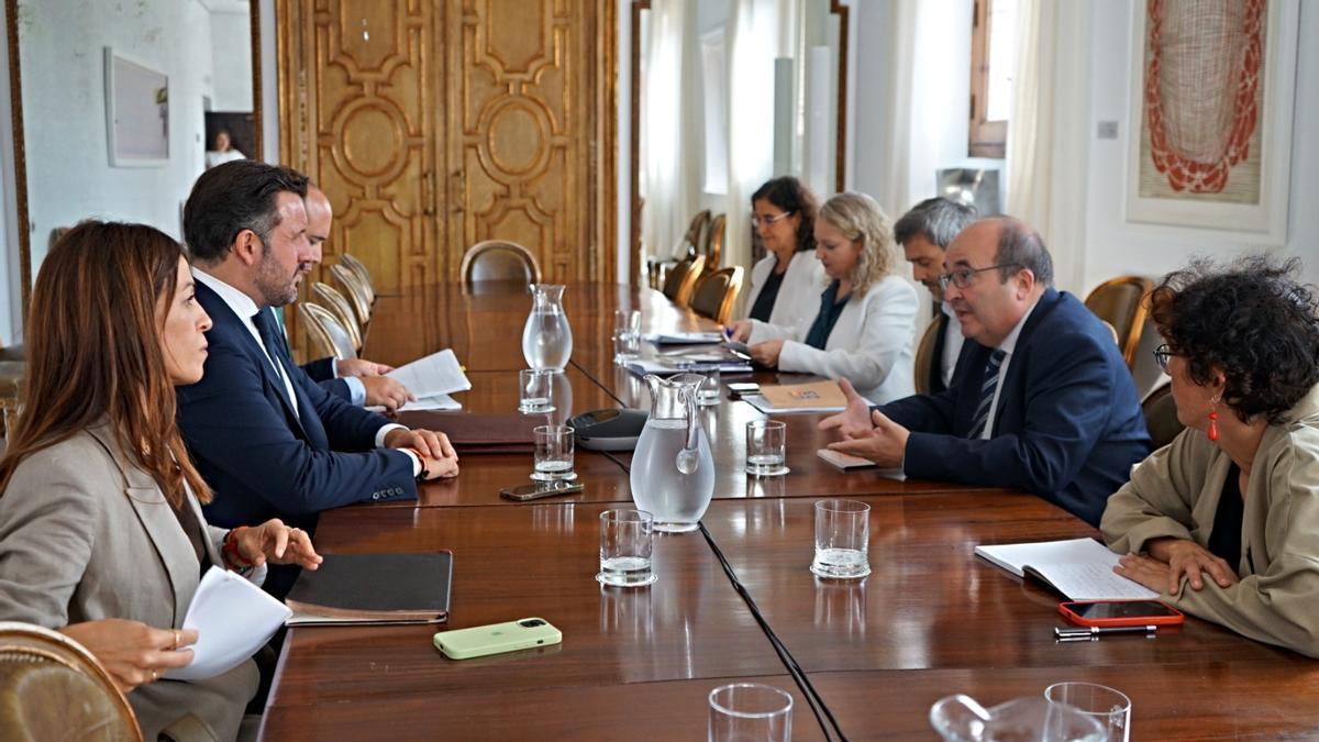 Reunión del alcalde con el ministro de Cultura, Miquel Iceta en Madrid