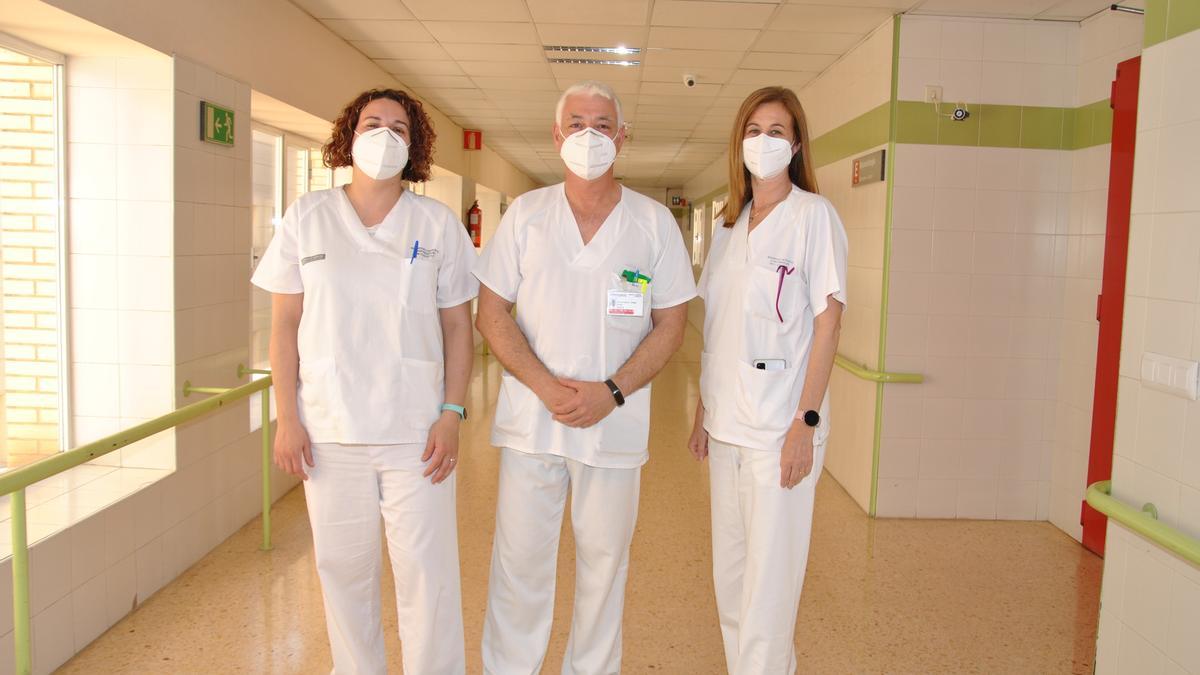 Paco Pons, junto a Luisa Viñals y Marta Rull, en el General.