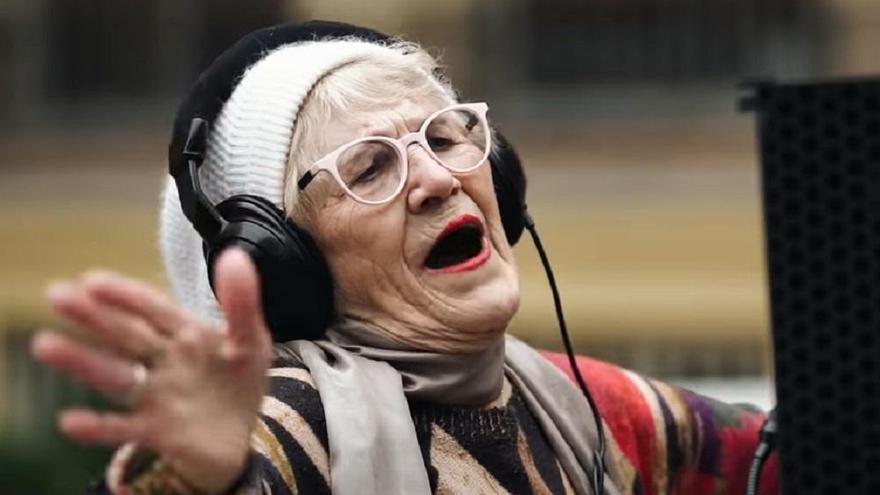 Una cordobesa de 75 años alza su voz por el medio ambiente con el coro Los Ecoclásicos