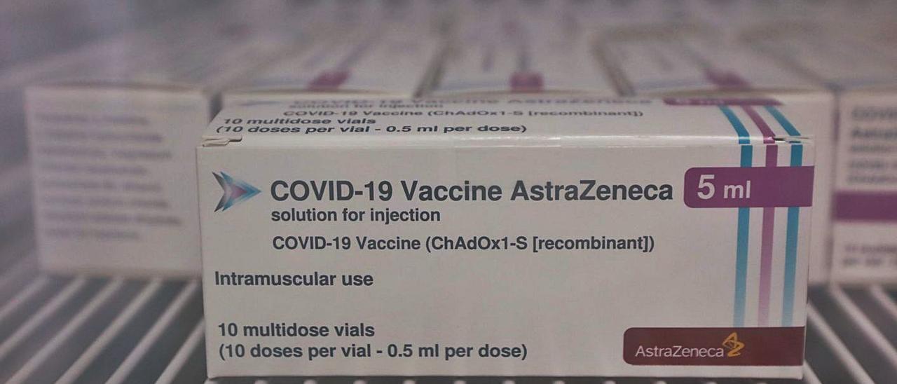 Vacunas de AstraZeneca en el almacén del Hospital Can Misses. | JUAN A. RIERA