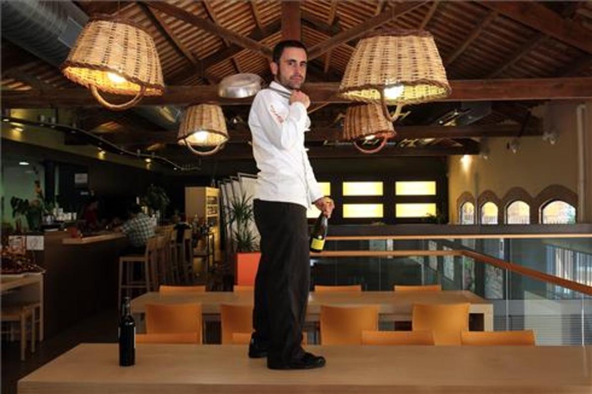 Oriol Llavina, en una mesa del trasladado El Cigró d'Or. Foto: Ricard Cugat